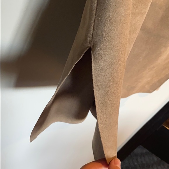 Beautiful Suede tan skirt - Picture 3 of 5